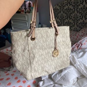 Micheal Kors Purse